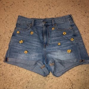 Embroidered mom shorts